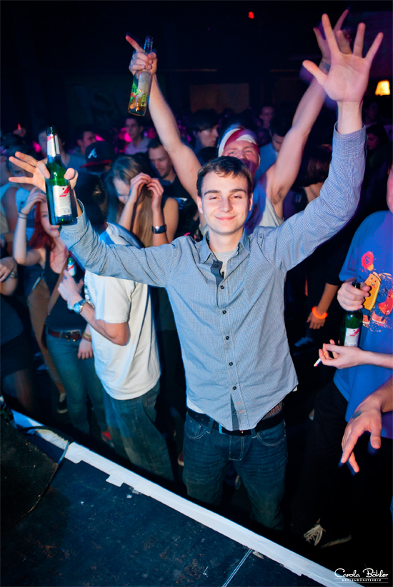 Let the music play - Drum and Bass