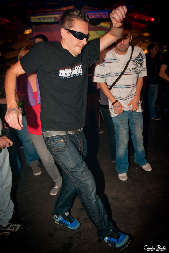 Let the music play - Drum and Bass